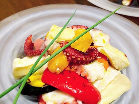 タコと夏野菜とカマンベールのマリネ